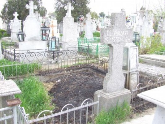 O familie din Tuzla nu-şi poate lua mortul acasă de la Morga Cimitirului Central din Constanţa: trebuie să plătească 700 de lei